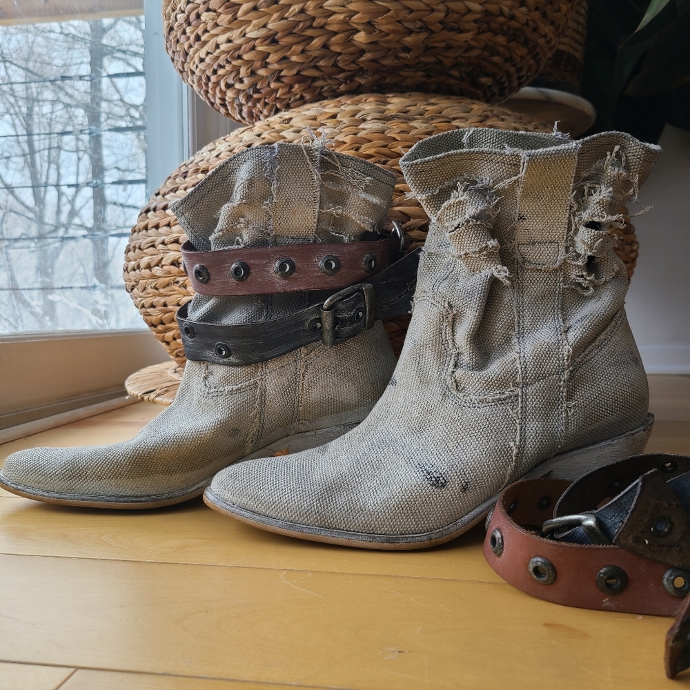 Ditressed ankle cowboy bootie bought in Portugal.